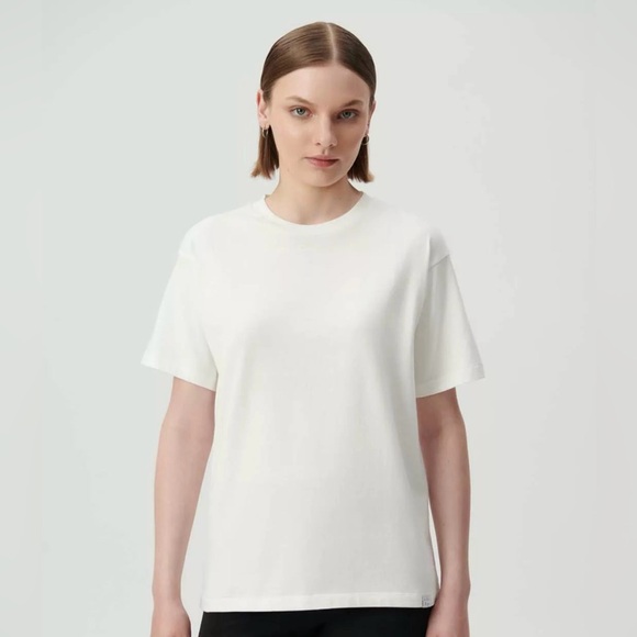 mustthave Tops - Aija t-shirt is %100 cotton.